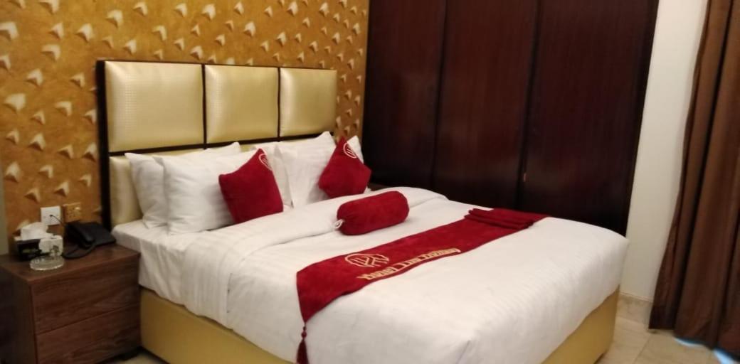 לאהור Hotel The Holiday מראה חיצוני תמונה