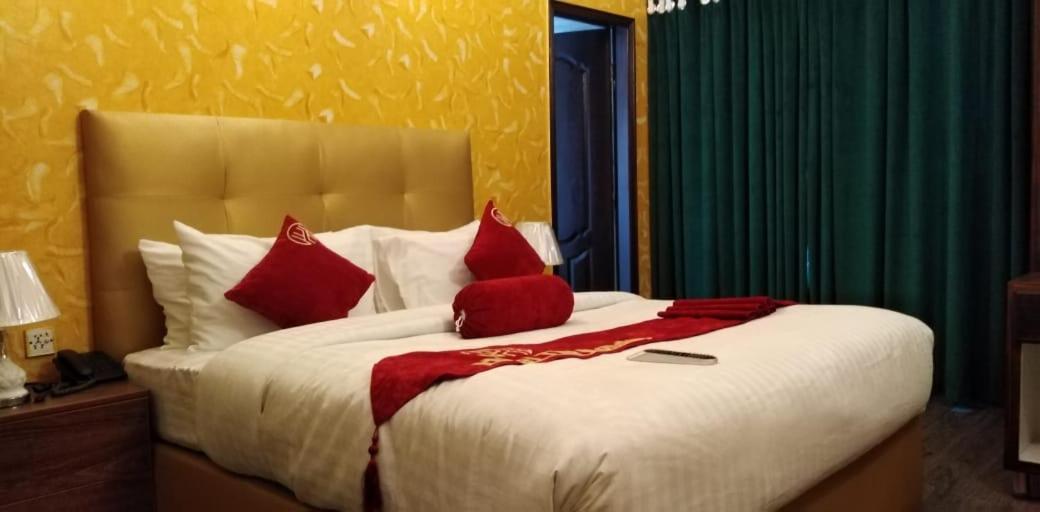 לאהור Hotel The Holiday מראה חיצוני תמונה
