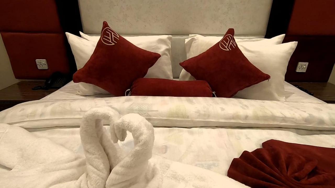 לאהור Hotel The Holiday מראה חיצוני תמונה