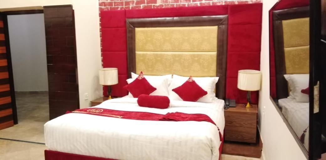 לאהור Hotel The Holiday מראה חיצוני תמונה